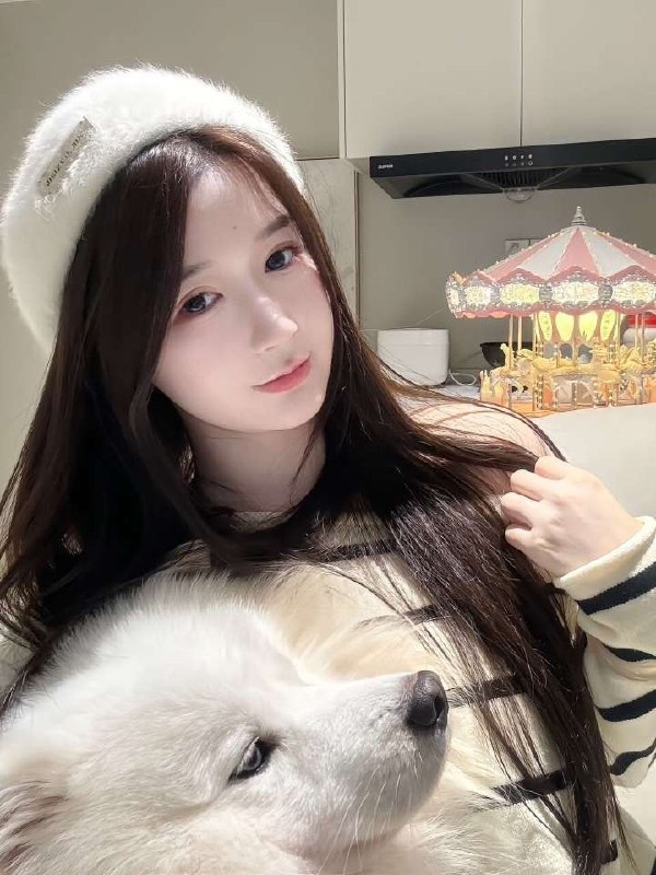 外纯内骚 ，喜欢角色扮演