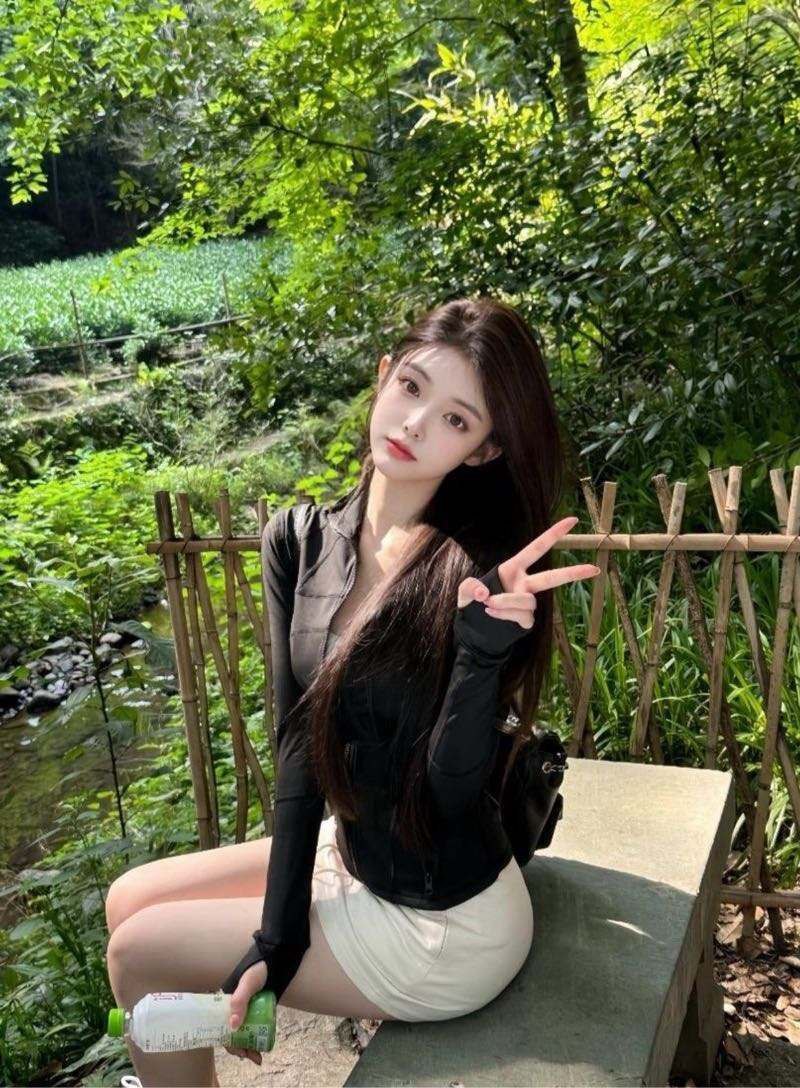 广州外围 初恋女友 时尚洋气 皮肤白 不抽烟不喝酒 無不良嗜好 不接醉酒课 禁暴力 只接素质课