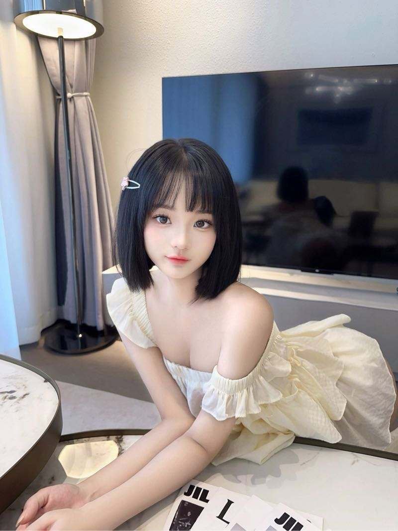 广州外围 子腿真实在校学生 照片验证一致 全部本人 支持指定验证 可字母 全脸无整甜甜的初恋感 期待与你相遇