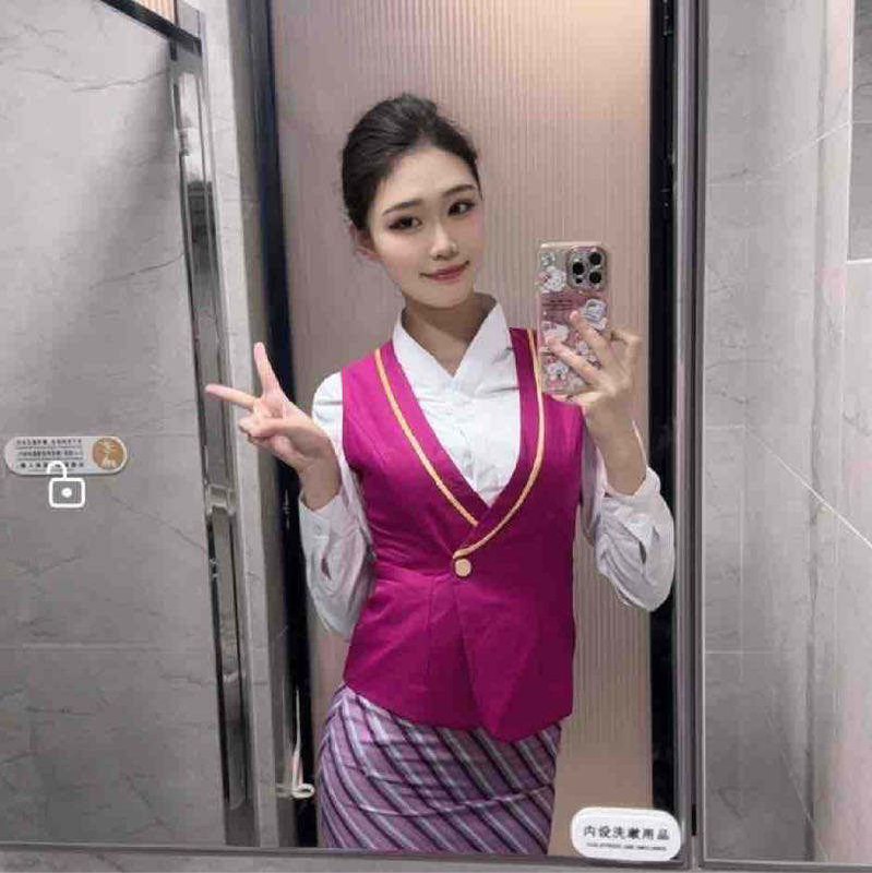 西安外围 空乘南航空姐04年初次到来纯欲童颜长相御姐身甜美童颜 ↓粉嫩甜心白嫩誘人纯天然🈚整容 肤色白嫩