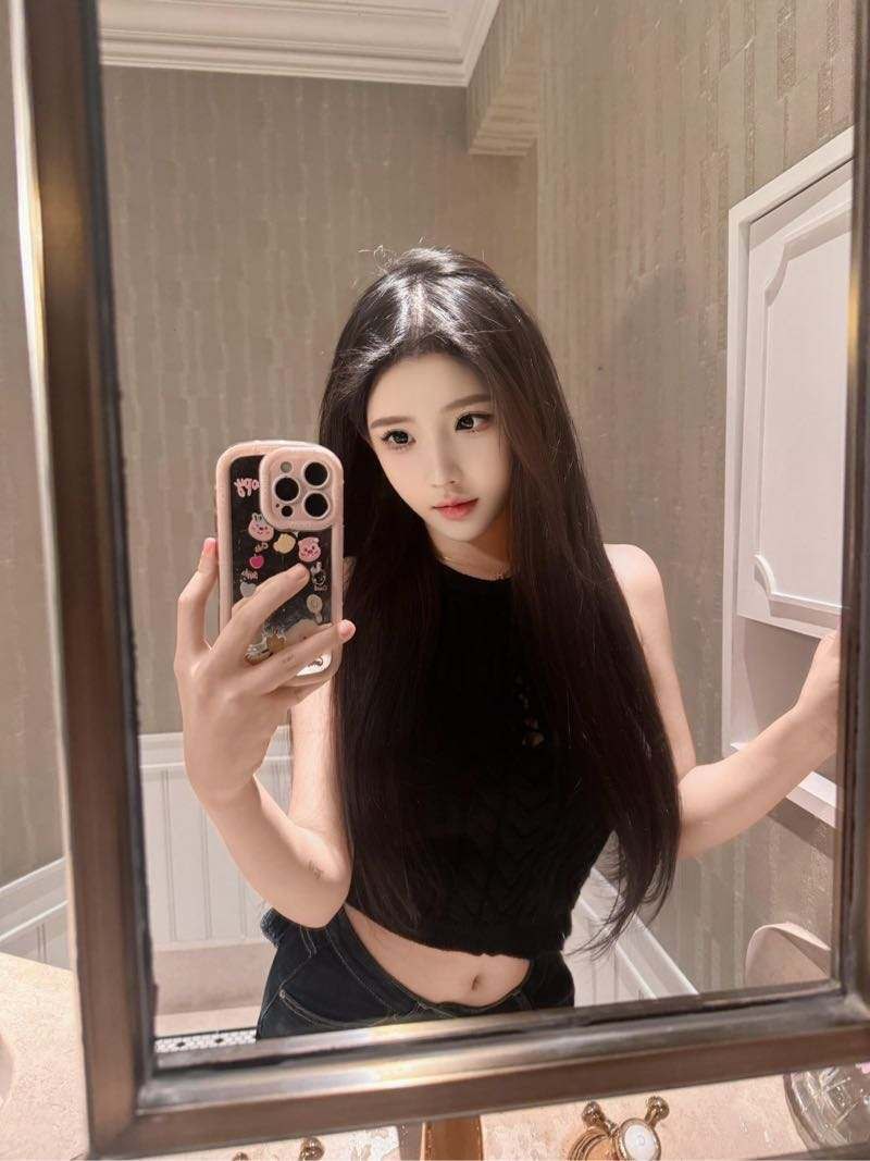 深圳🦜唯一真实可验全网百万粉丝Yy，💥可面登账号验证真实网红身份💥团播C位人气10w➕ 顶级身材  妖挠身姿