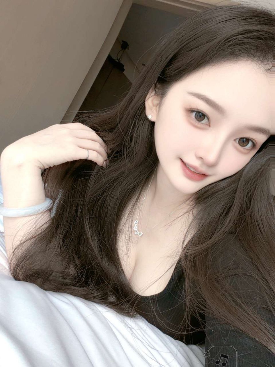 上海戏剧学院舞蹈系兼职生 圈外新人,从小练习学跳舞  基本功扎实  身体柔韧性超好 各种舞蹈比赛💃拿奖无数,期待艺术与你相遇  摩擦出不一样的火花💃💃💃💃🔥🔥🔥🔥