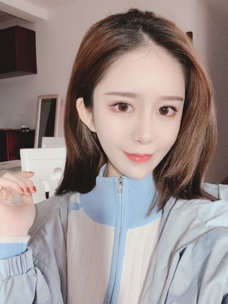 南京外围学生第一次下海 3 mmexport1624616813919