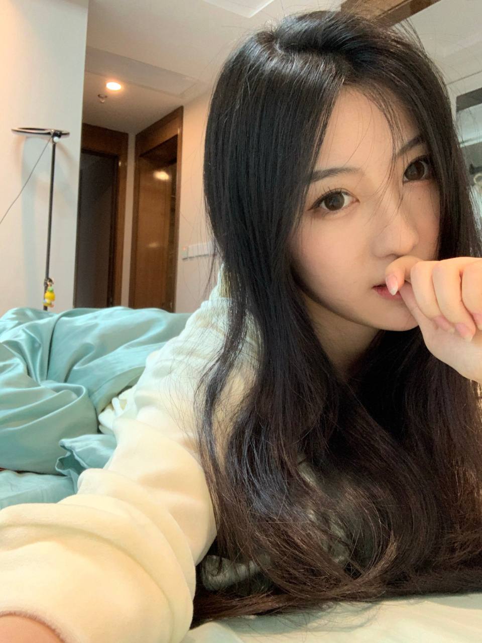广州外围 极品bxc 02年在校学妹