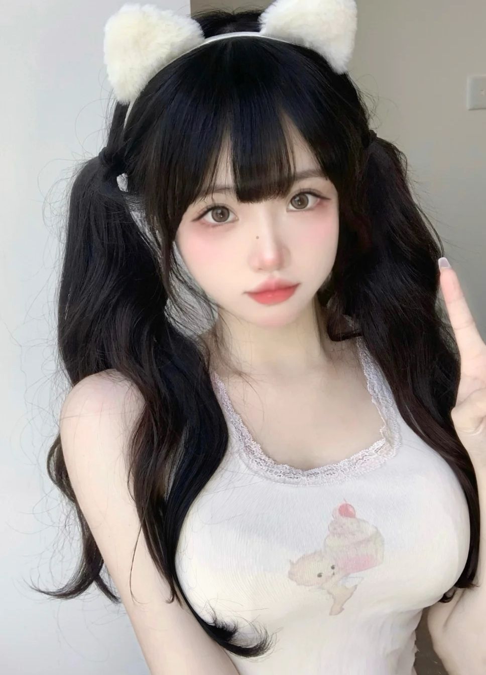 广州外围04小萝莉天然童颜巨乳