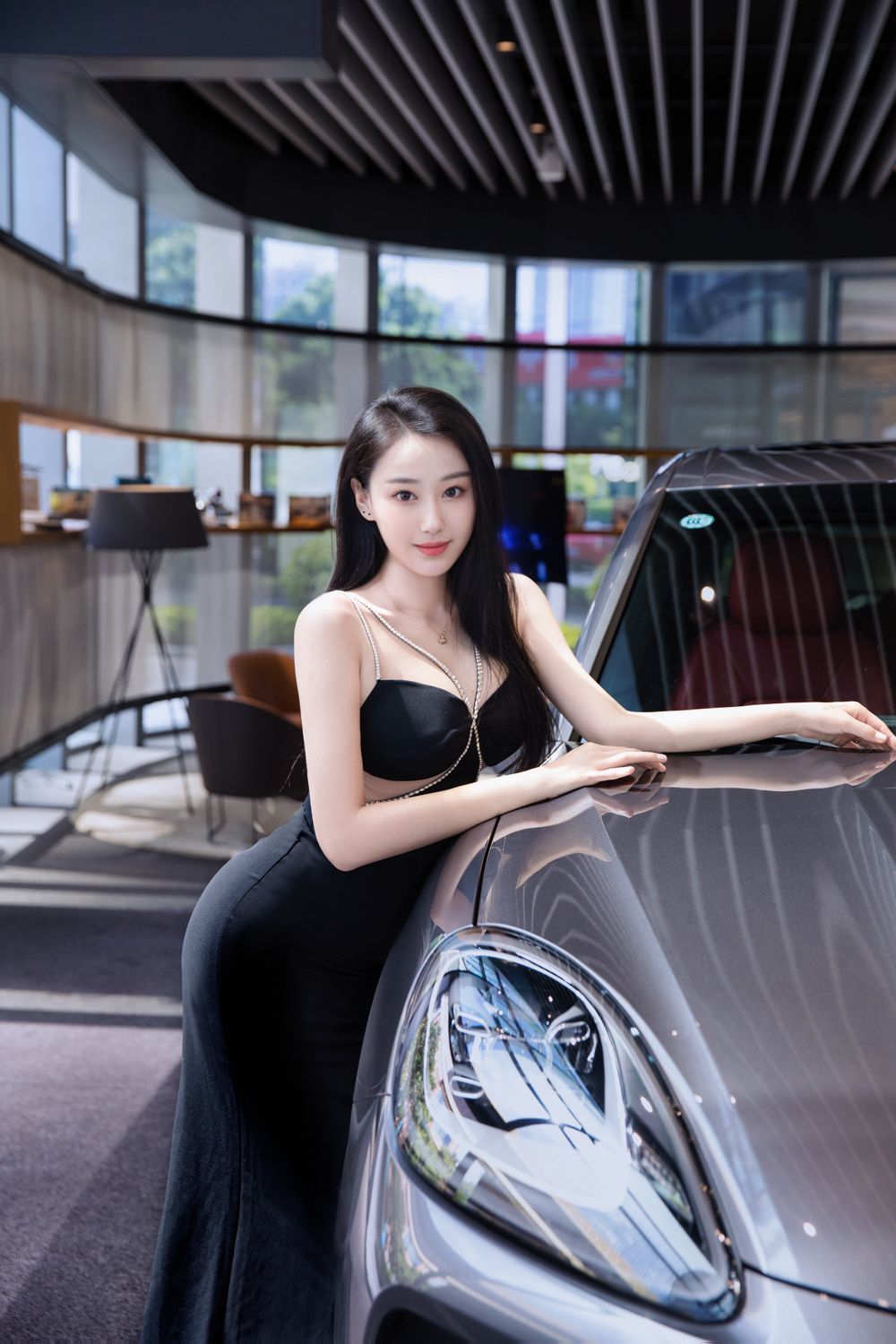 上海外围00后车模赵盼儿