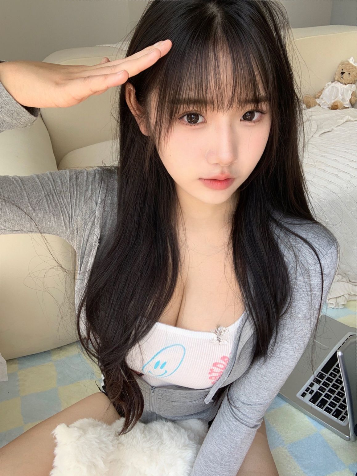 深圳外围天然无整 乖巧皮肤白无纹身小妞