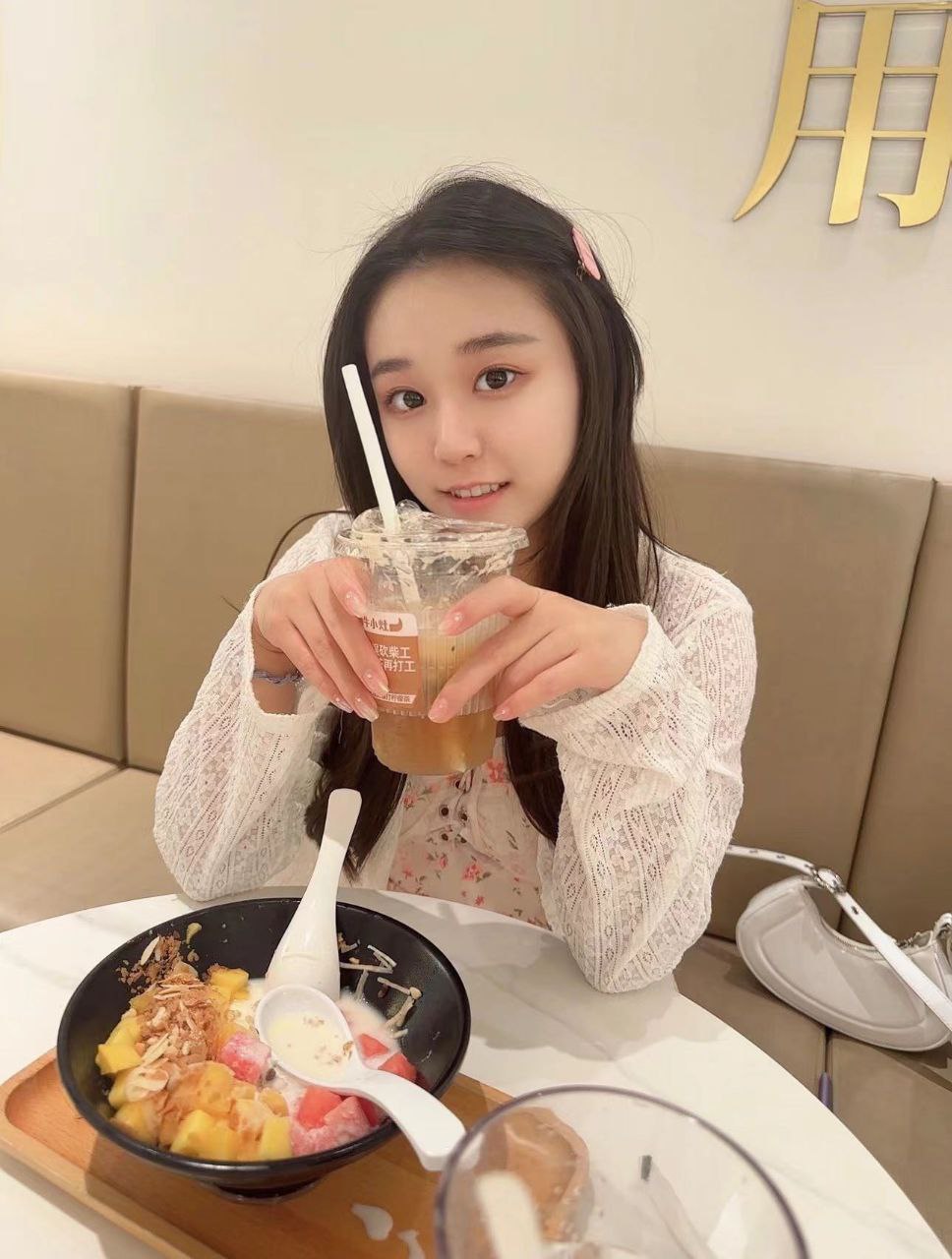 广州外围纯天然甜妹小乖乖