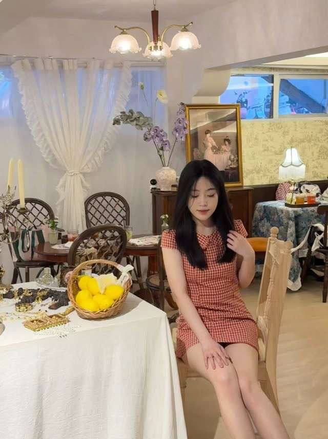 上海外围 03良家女孩兼职 长相清纯声音甜美 4 1003681071