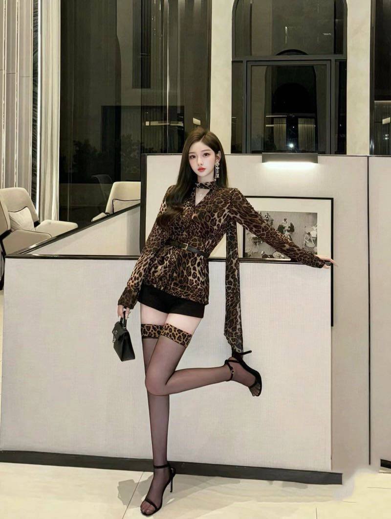 深圳外围 170G 高素质女孩芭比大眼小蛮腰筷子腿