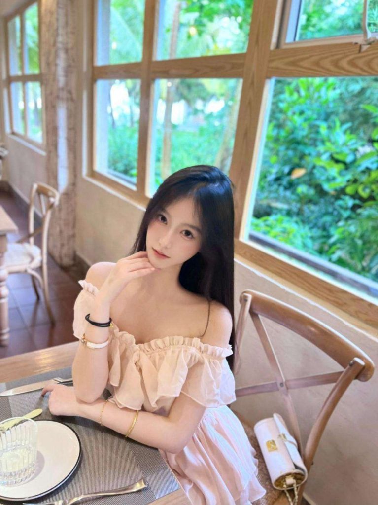 上海外围 05年极品校花兼职 皮肤白嫩身材高挑 2 1000026694