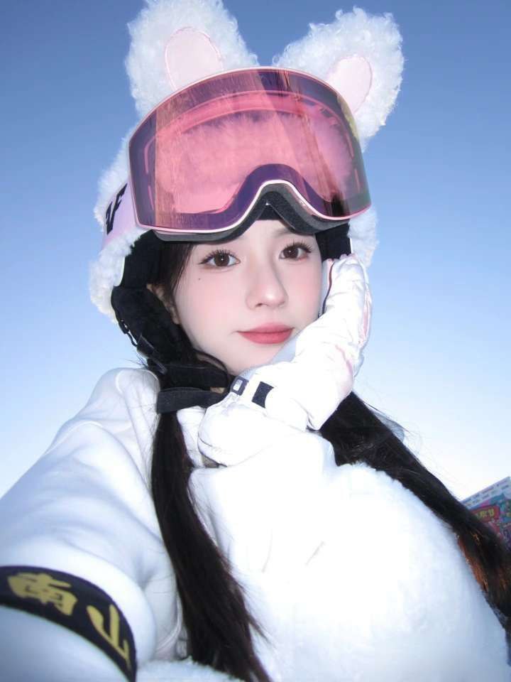 青岛外围 05年新人兼职 穿着大牌气质大方 4 1000028906