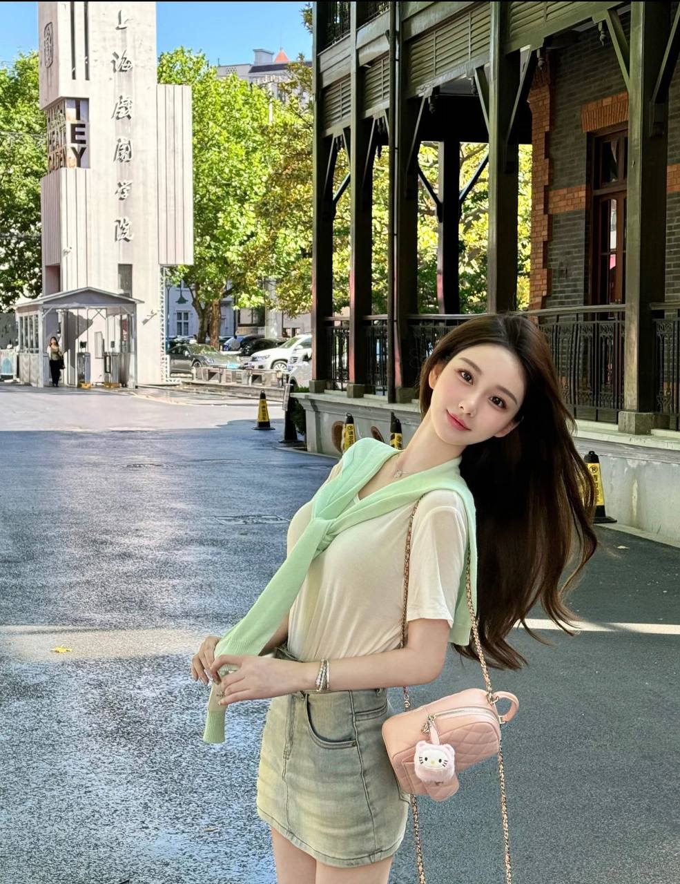 上海外围 02年上戏在读生兼职 清纯御姐女友feel