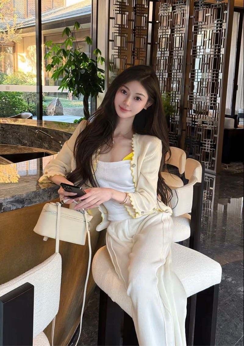 温州外围 可欲可纯 大长腿 风骚无比 完美腰臀 首次下水 紧致多水在校大二学生