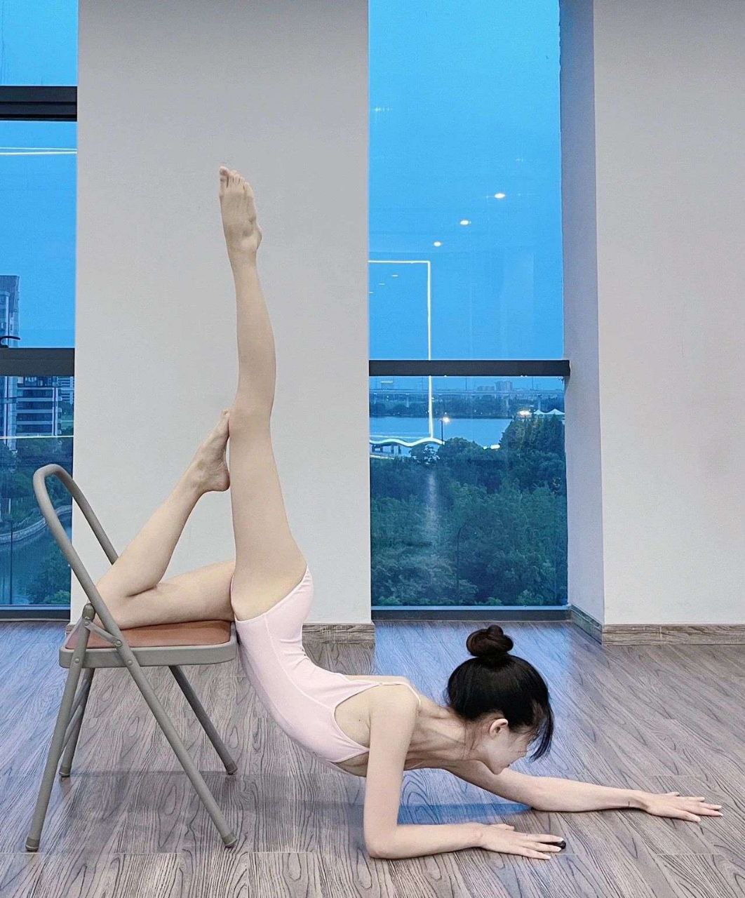 福州外围 一字马萝莉A4腰 筷子腿，温柔乖巧 无纹身 让您找到初恋女友的感觉 配合度高 情趣丝袜应有尽有