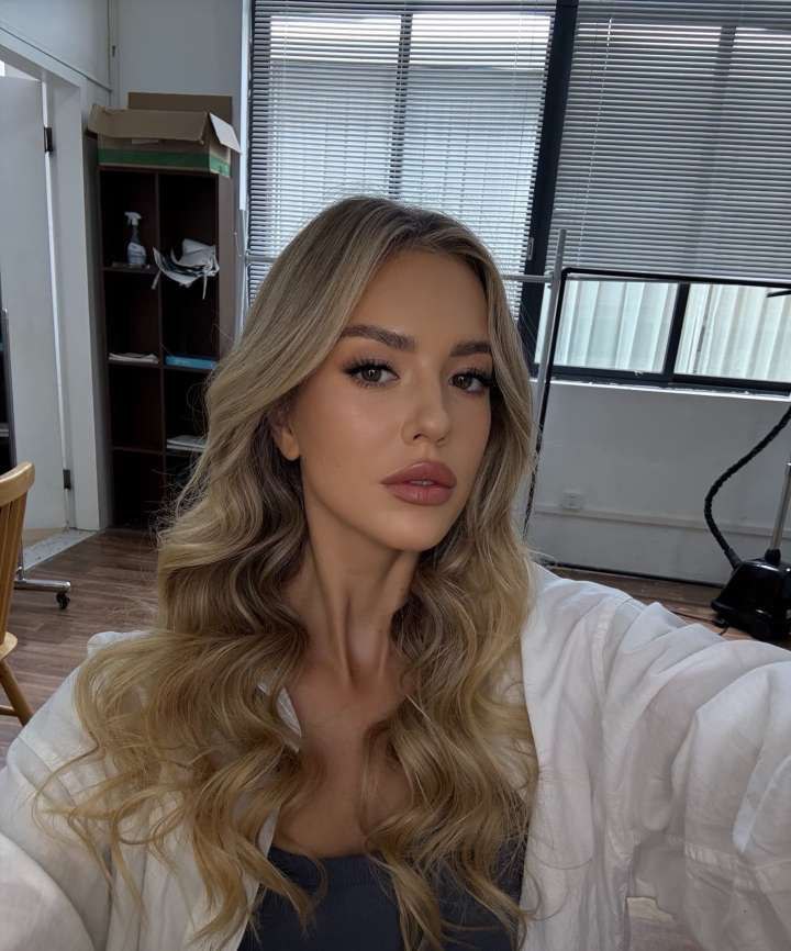 上海外围 真人真照 热情大方 完美身段 欧美身材 前突后翘御姐大蜜 主动大方放得开 见她你就是国王 3 1000005946