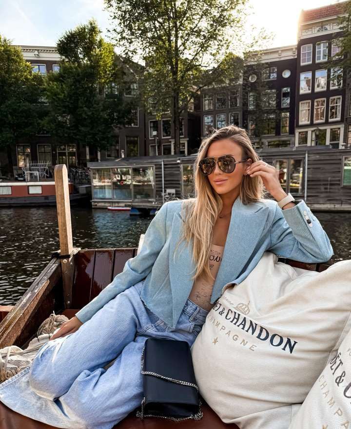 上海外围 真人真照 热情大方 完美身段 欧美身材 前突后翘御姐大蜜 主动大方放得开 见她你就是国王 4 1000005949