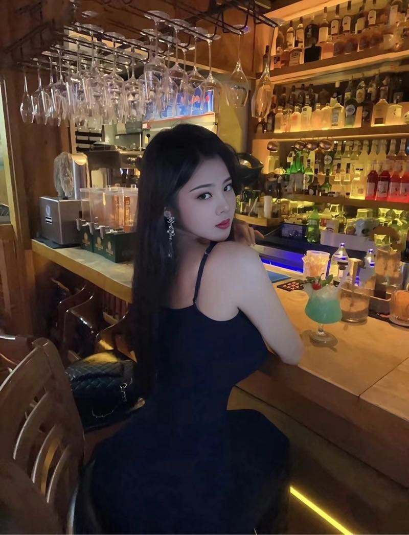 海口外围 童颜巨乳 天然无整 温文尔雅 柔情似水 落落大方不作不事配合度极高  无纹身  丰满健身