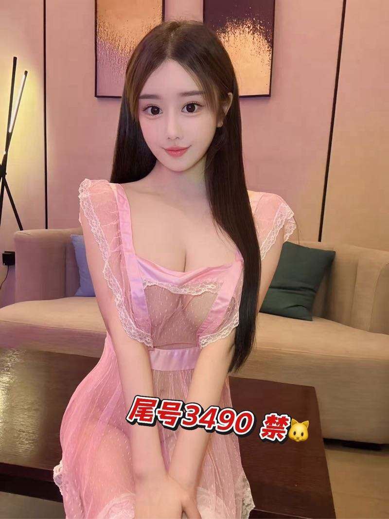 广州外围 双胸挺拔耸立山尖 搭配着一尺长的小蛮腰 汁水多多 让人欲罢不能 干干净净白白嫩嫩的全身搭配着三点粉 外纯内骚