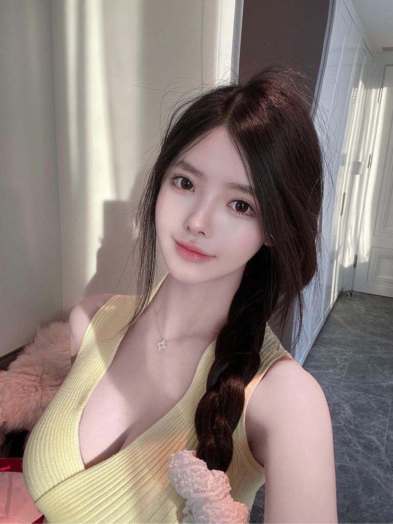 杭州外围 纯天然🐻 前凸后翘 蜜桃臀 媒体博主 网红达人皮肤雪白滑嫩 身材千细 飘飘黑长直 可纯可欲 性格活泼开朗 穿着大方得体