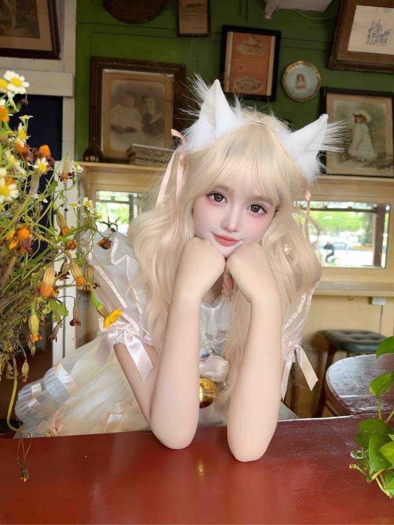 深圳外围 粉嫩甜心人美声甜肌肤白如雪宝藏女孩 超高修养谈吐得体优雅大气抖音网红·动漫博主水灵动人成都姑娘