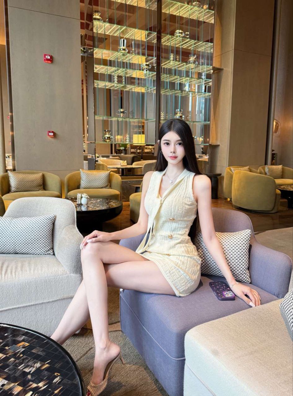 深圳外围极品御姐服务超级耐心身高180笔直大长腿04年紧致多汁蜜桃臀前凸后翘