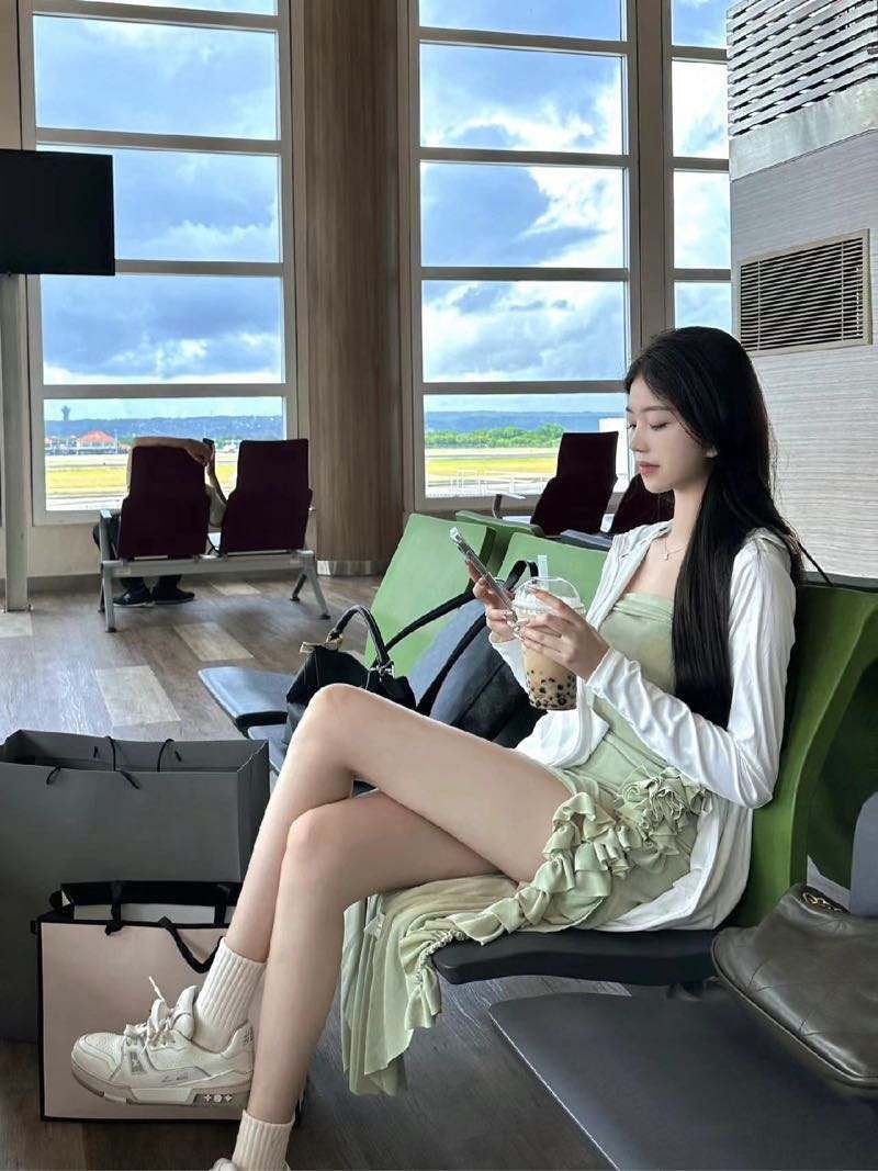 北京外围 新人 高白纯 大长腿 皮肤白嫩 03年 175天然可纯可御  0整容小妹妹 南方温柔女友感 粉嫩紧致 不催不事