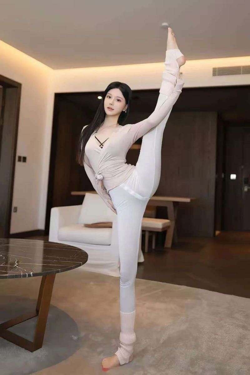 海口外围 兼职舞蹈生 一字马特点 🦜质量3开 身材妩媚动人 前凸后翘臀 肌肤雪白有弹性 宛如熟透的水蜜桃 1 海口外围 兼职舞蹈生 一字马特点 🦜质量3开 身材妩媚动人 前凸后翘臀 肌肤雪白有弹性 宛如熟透的水蜜桃