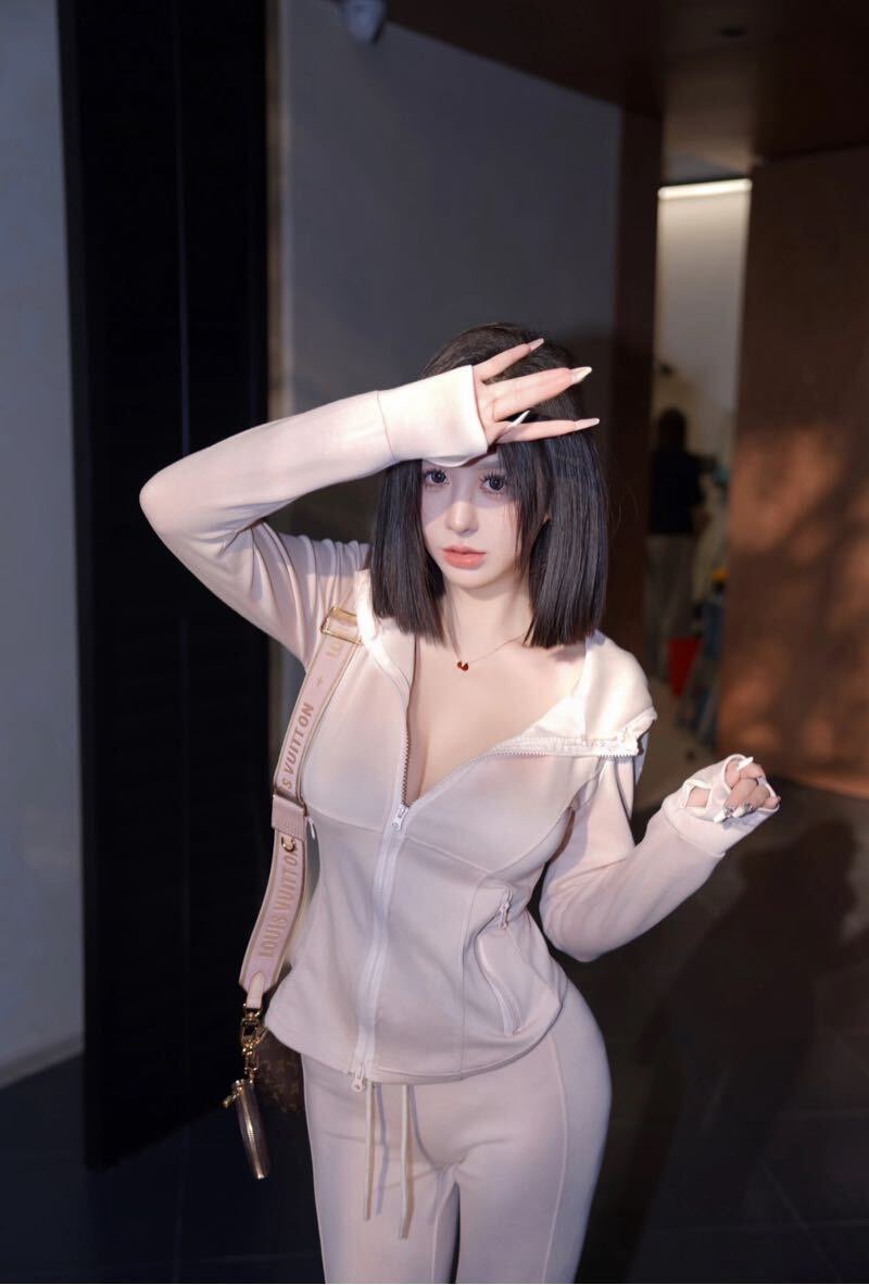 南昌外围高颜值 172/69 天然F 蜜桃臀 高瘦白 会聊天 3 file 970