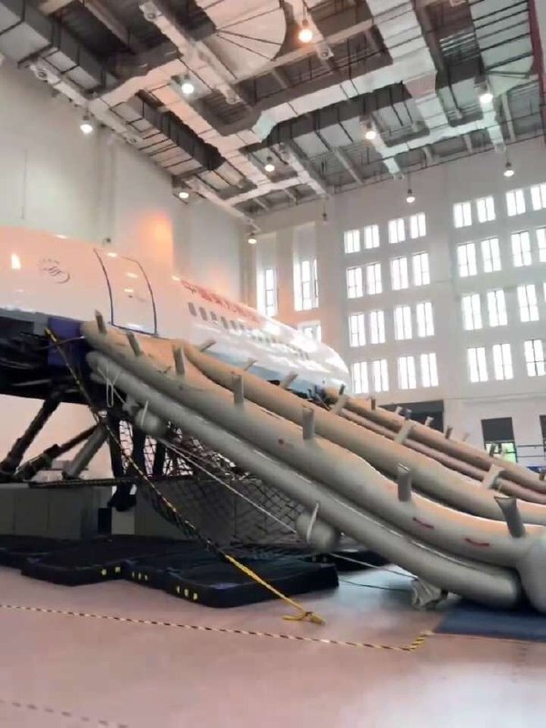 昆明外围空姐 175 天然D 御姐 气质 制服 2 file 3325