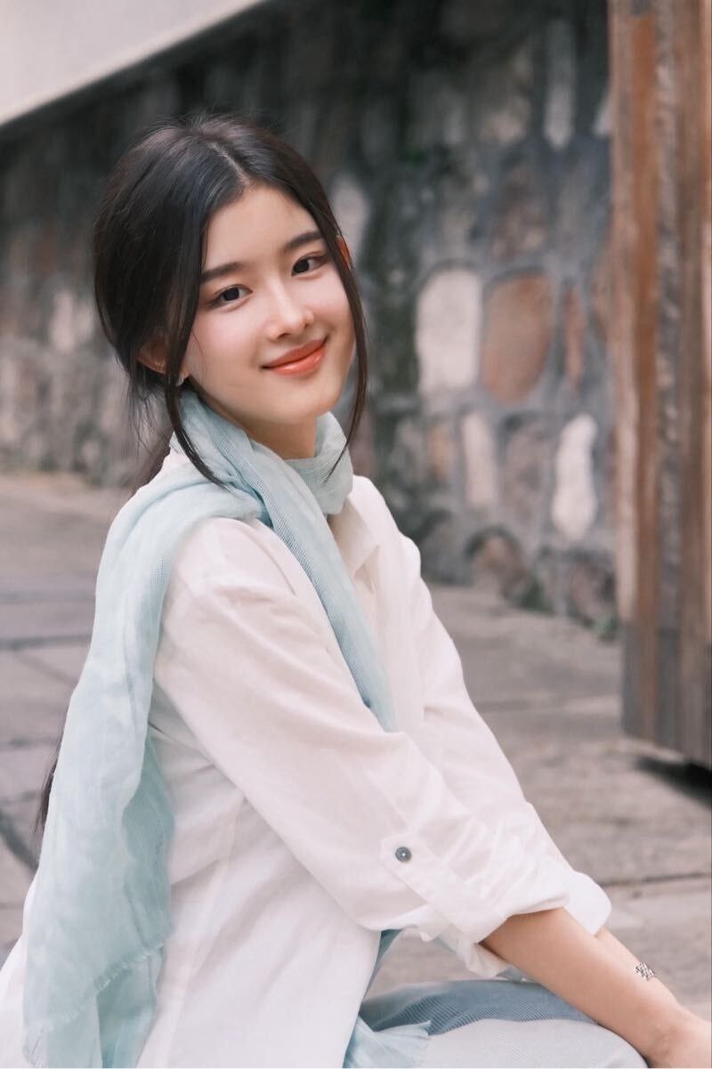 广州外围模特 173/96 天然D 纯欲 韩系 肤白貌美 1 file 3814