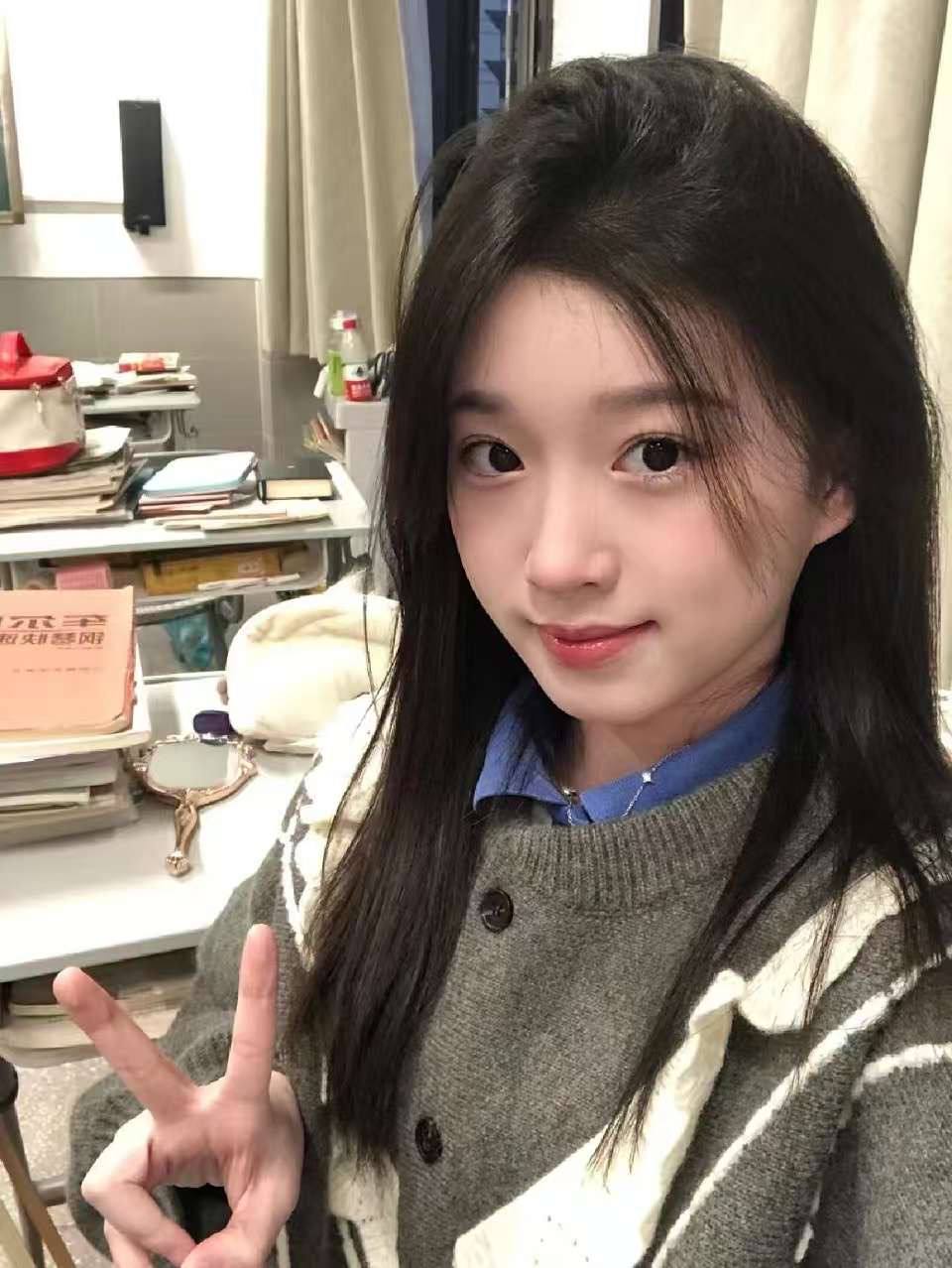 青岛外围主动 175/69 天然C 新人 4 file 5382