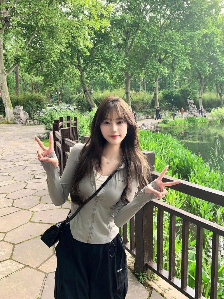 上海外围 172 -D 胸器天菜 真实03年 身材火辣 4 1000023004