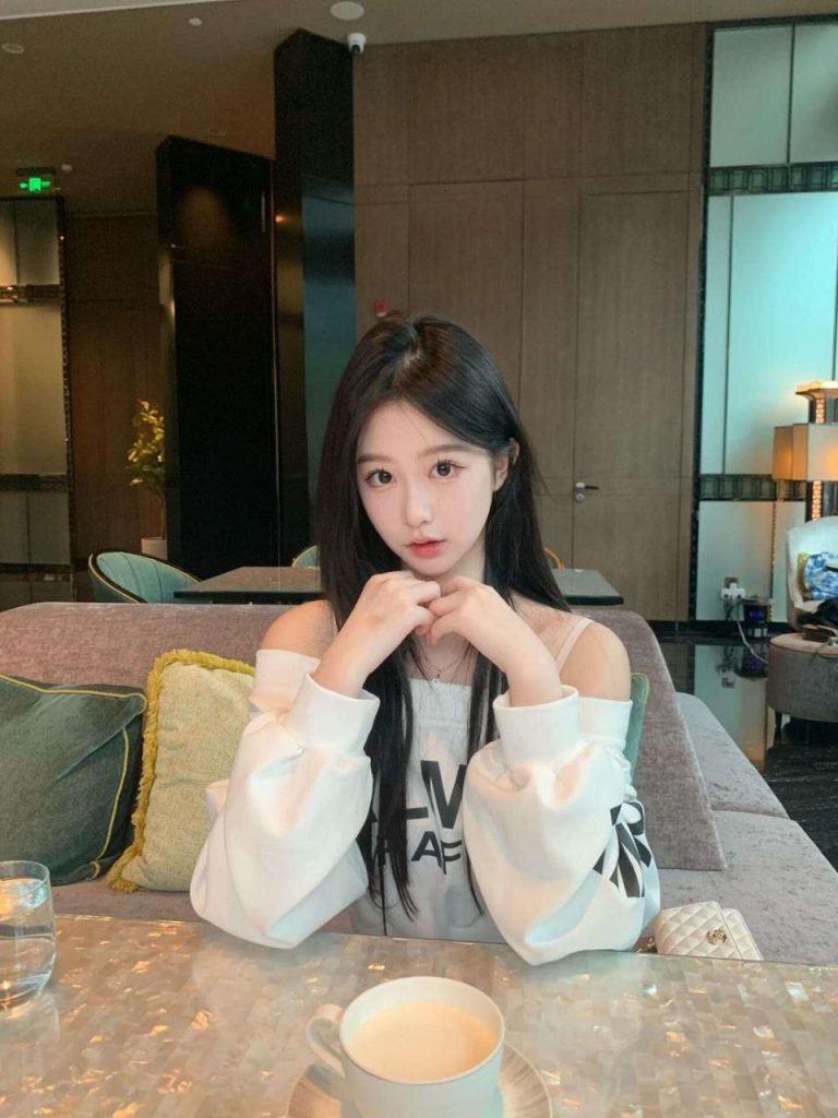 广州外围 170/C 外表清纯闷骚放浪 4 1000025290