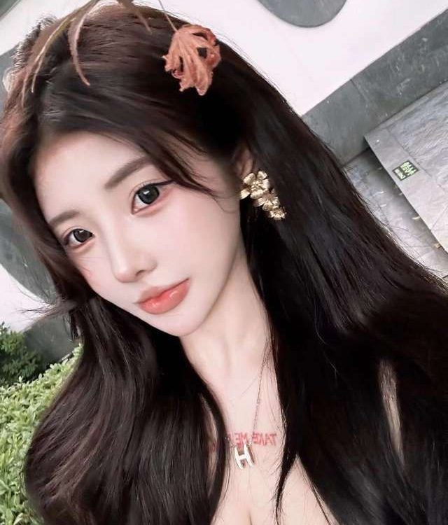 南京外围 05年极品小网红 童颜巨乳爆炸动漫身材 4 1000026754