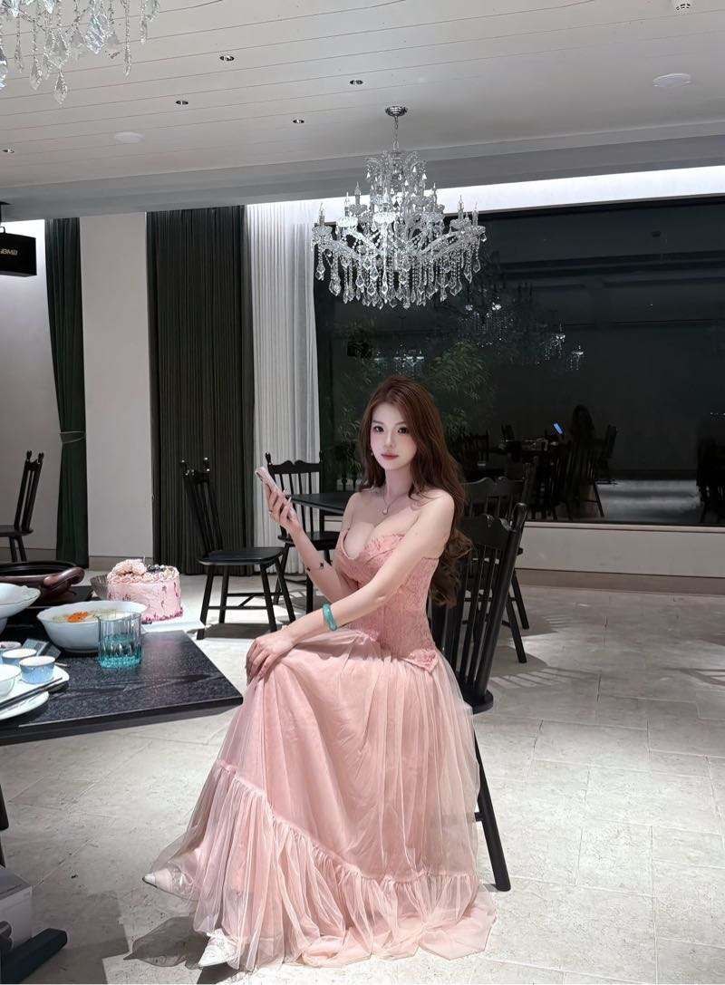 呼和浩特外围蜂腰翘臀肤白貌美抖臀纯天然大胸妩媚火辣女人味十足性欲强主动索要可潮喷 3 file 6925868bccc73