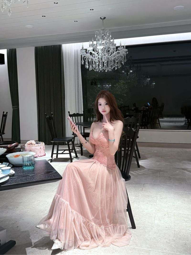 呼和浩特外围蜂腰翘臀肤白貌美抖臀纯天然大胸妩媚火辣女人味十足性欲强主动索要可潮喷 5 file 692586954b37a