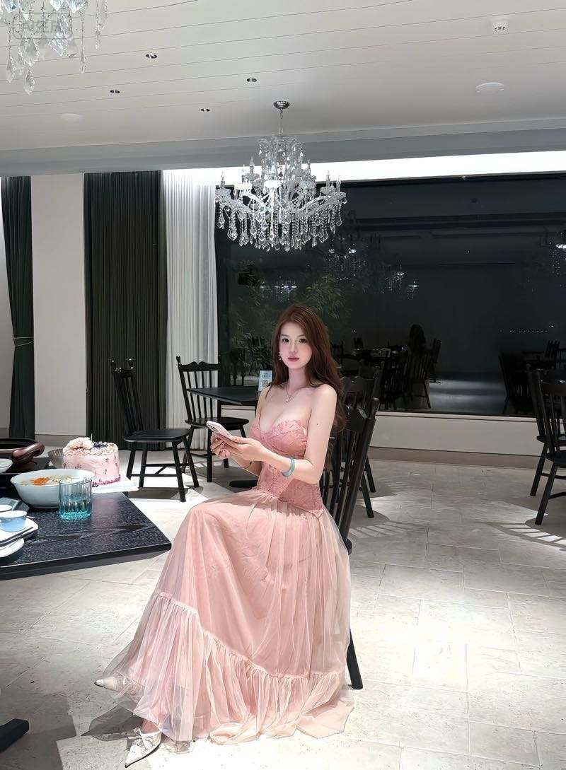 呼和浩特外围蜂腰翘臀肤白貌美抖臀纯天然大胸妩媚火辣女人味十足性欲强主动索要可潮喷 6 file 6925869a37574