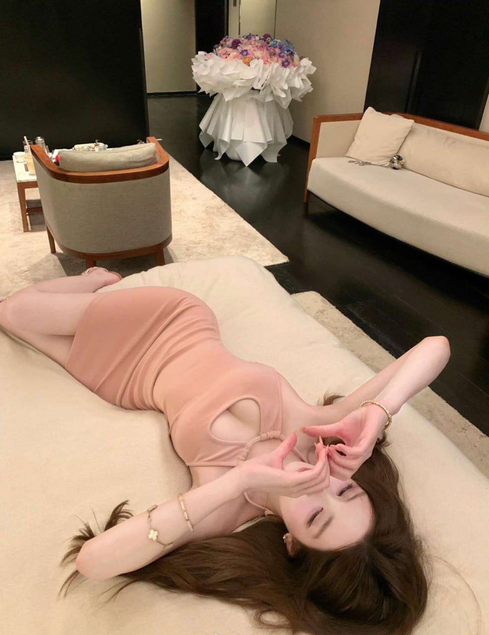 南宁外围05年高颜值 170/50 天然E 3 file 2046