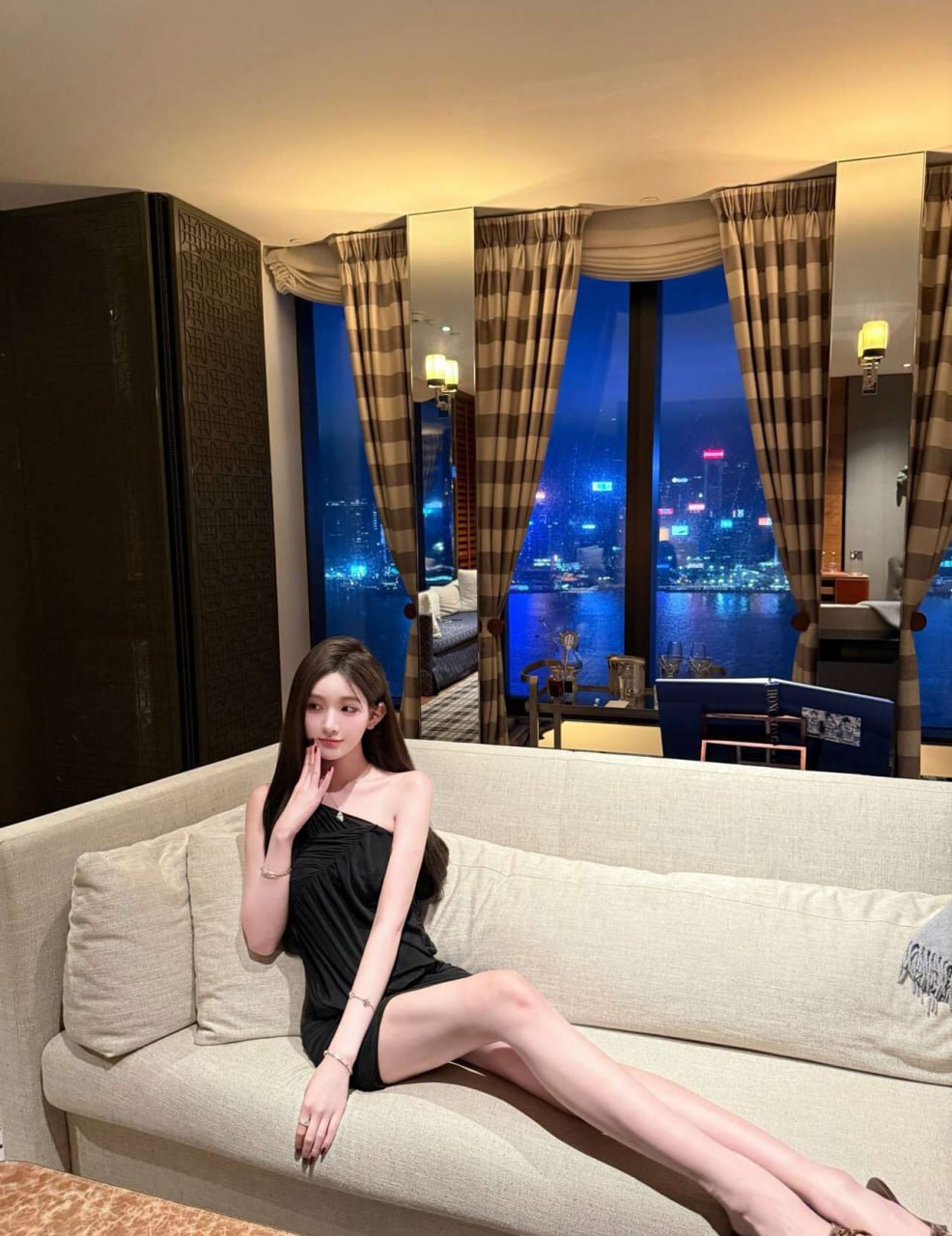 南宁外围05年高颜值 170/50 天然E 7 file 2050